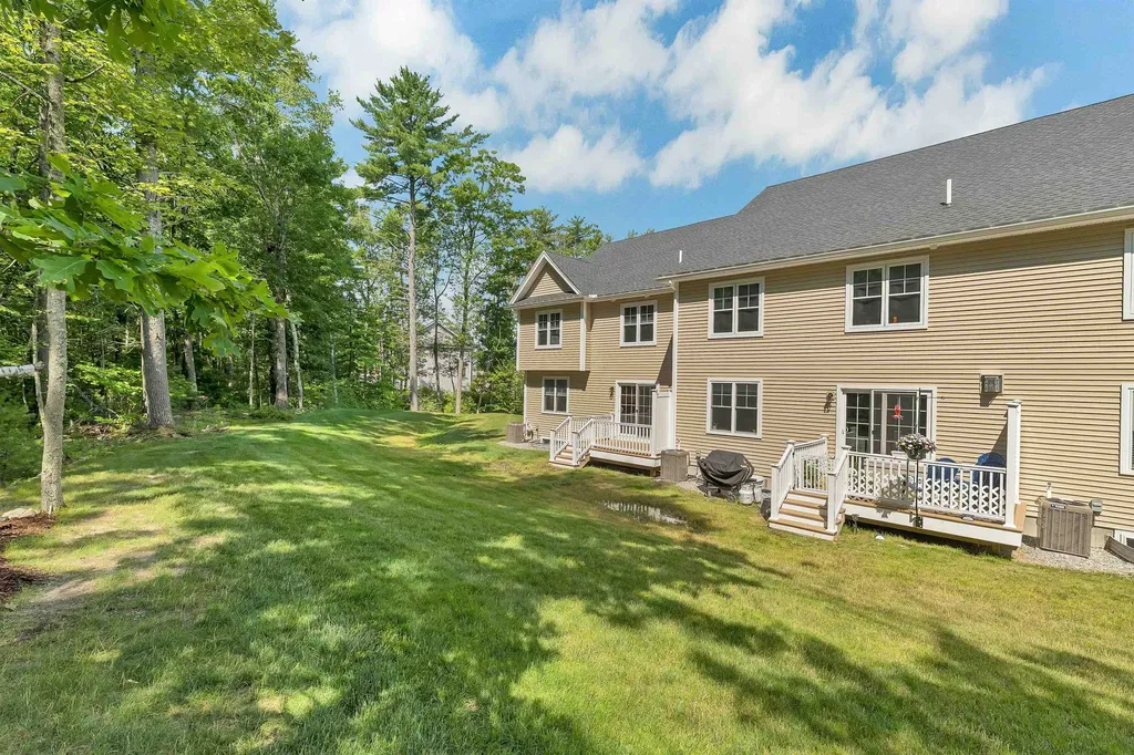 101 Centerwood Way Manchester NH 03102