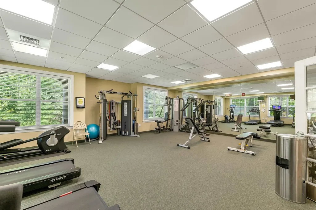 101 Centerwood Way Manchester NH 03102
