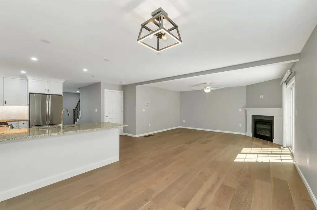 101 Centerwood Way Manchester NH 03102