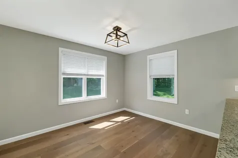 101 Centerwood Way Manchester NH 03102