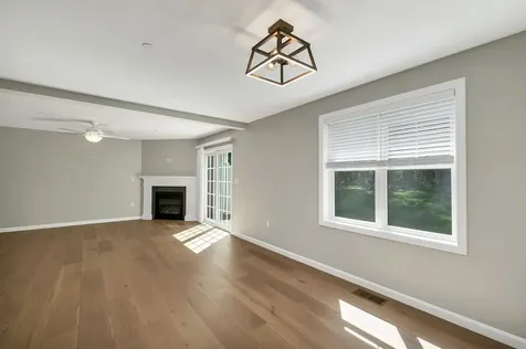 101 Centerwood Way Manchester NH 03102