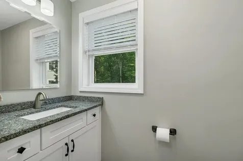 101 Centerwood Way Manchester NH 03102