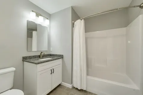 101 Centerwood Way Manchester NH 03102