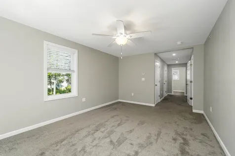 101 Centerwood Way Manchester NH 03102
