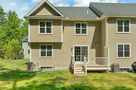 101 Centerwood Way Manchester NH 03102