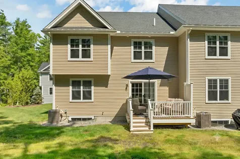 101 Centerwood Way Manchester NH 03102