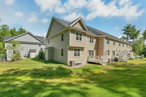 101 Centerwood Way Manchester NH 03102