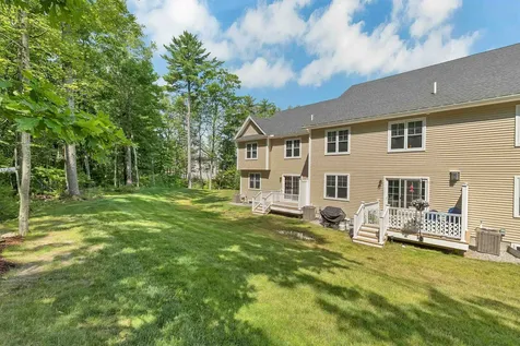 101 Centerwood Way Manchester NH 03102