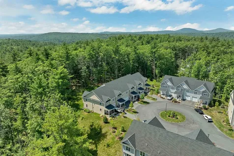 101 Centerwood Way Manchester NH 03102