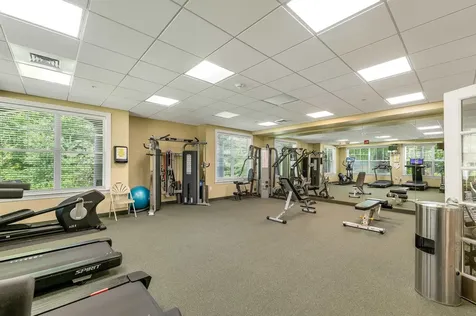 101 Centerwood Way Manchester NH 03102