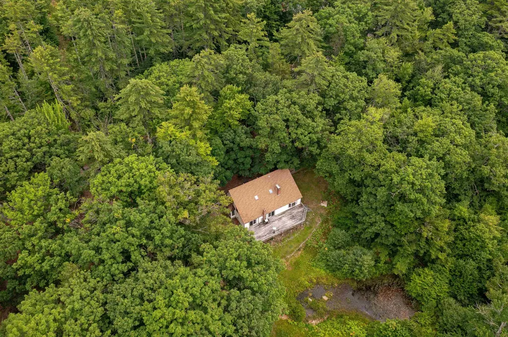 90 Champion Hill Road Effingham NH 03882