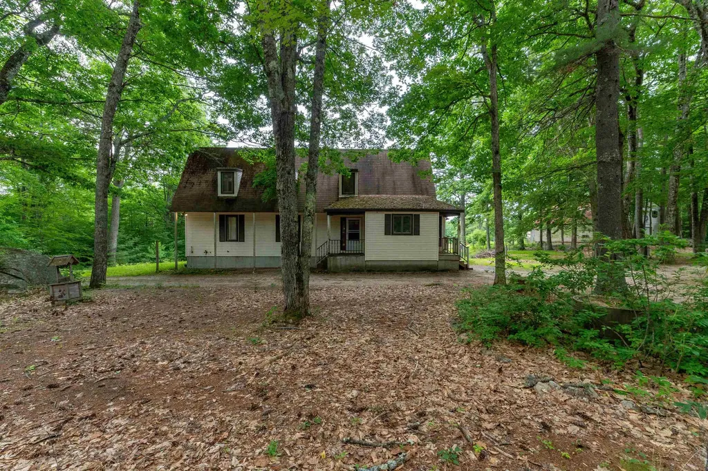 90 Champion Hill Road Effingham NH 03882