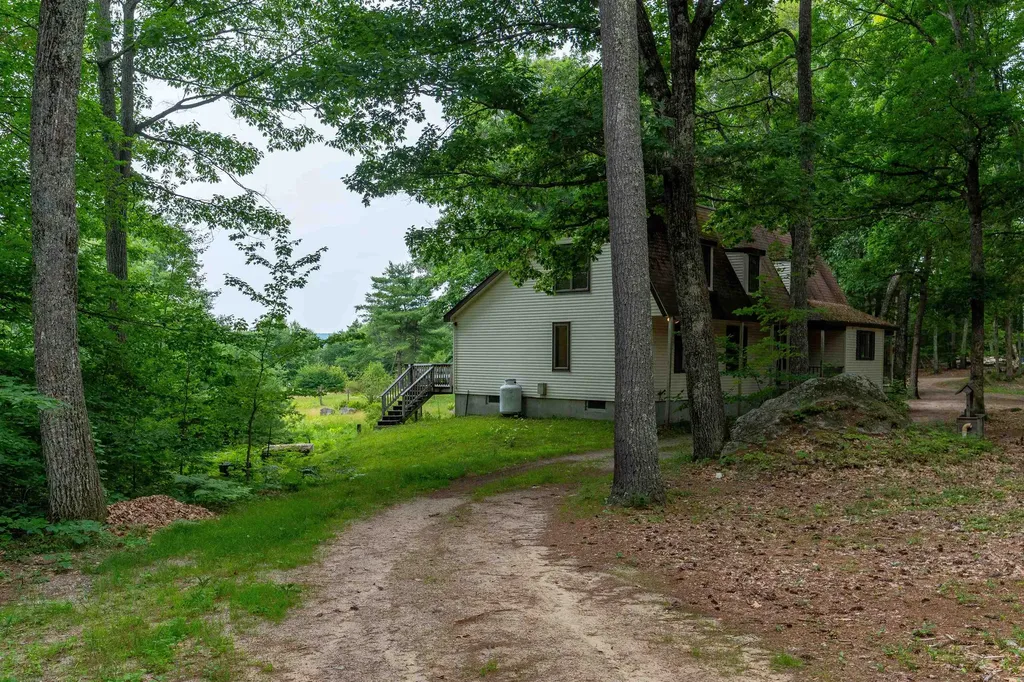 90 Champion Hill Road Effingham NH 03882