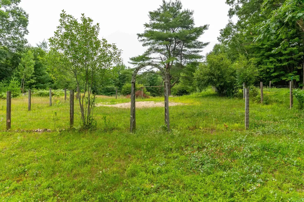 90 Champion Hill Road Effingham NH 03882