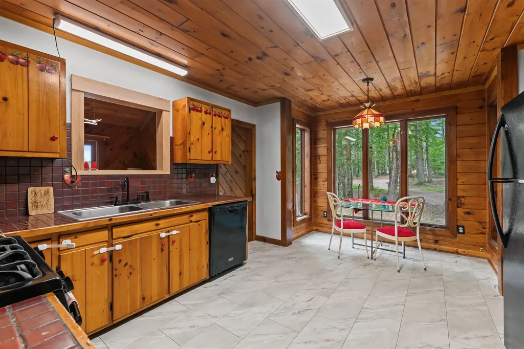 90 Champion Hill Road Effingham NH 03882