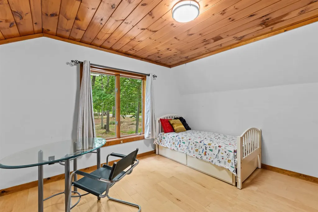 90 Champion Hill Road Effingham NH 03882