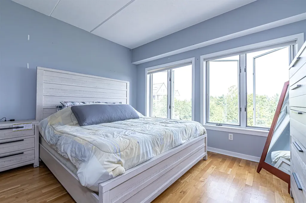 10 Mountain Laurels Drive Nashua NH 03062