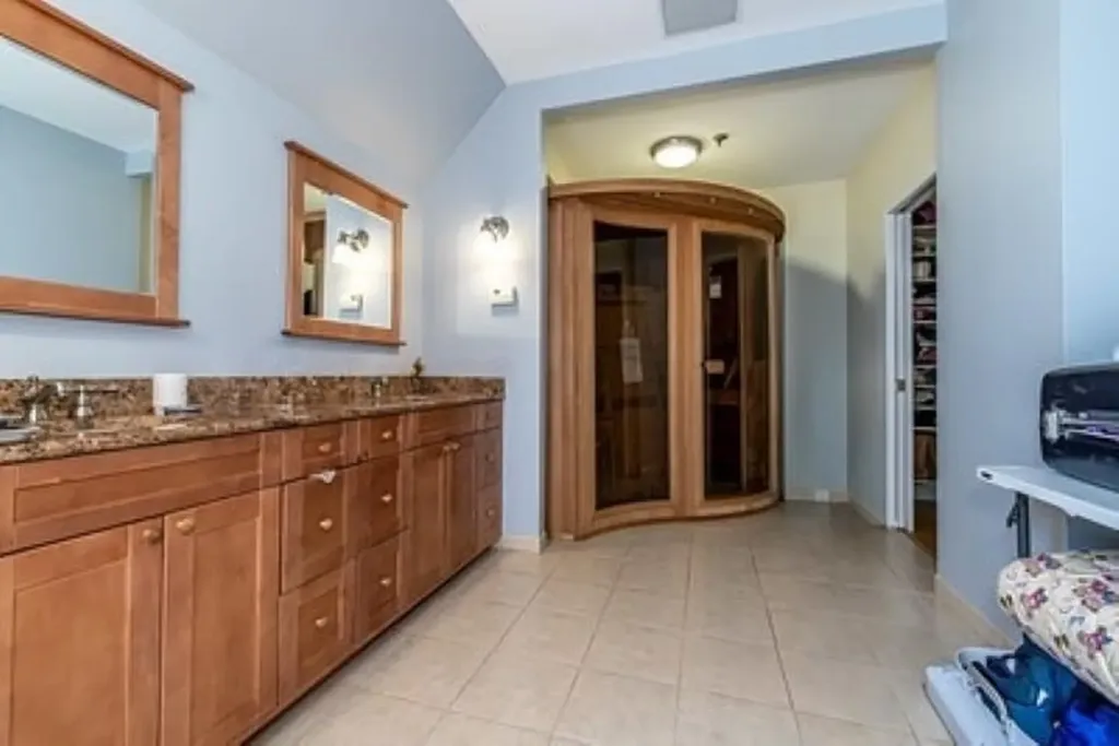 10 Mountain Laurels Drive Nashua NH 03062