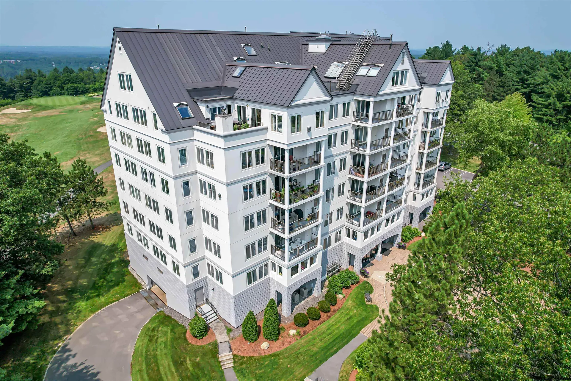 10 Mountain Laurels Drive Nashua NH 03062