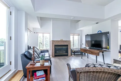 10 Mountain Laurels Drive Nashua NH 03062