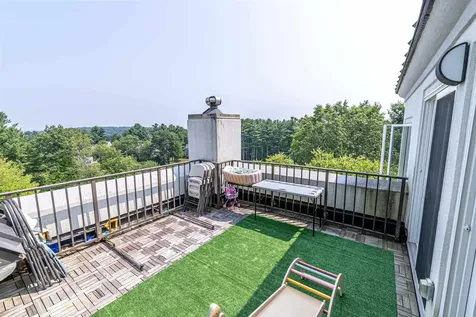 10 Mountain Laurels Drive Nashua NH 03062