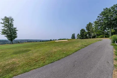 10 Mountain Laurels Drive Nashua NH 03062