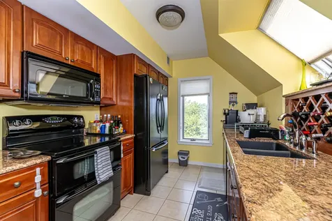 10 Mountain Laurels Drive Nashua NH 03062