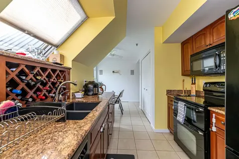 10 Mountain Laurels Drive Nashua NH 03062