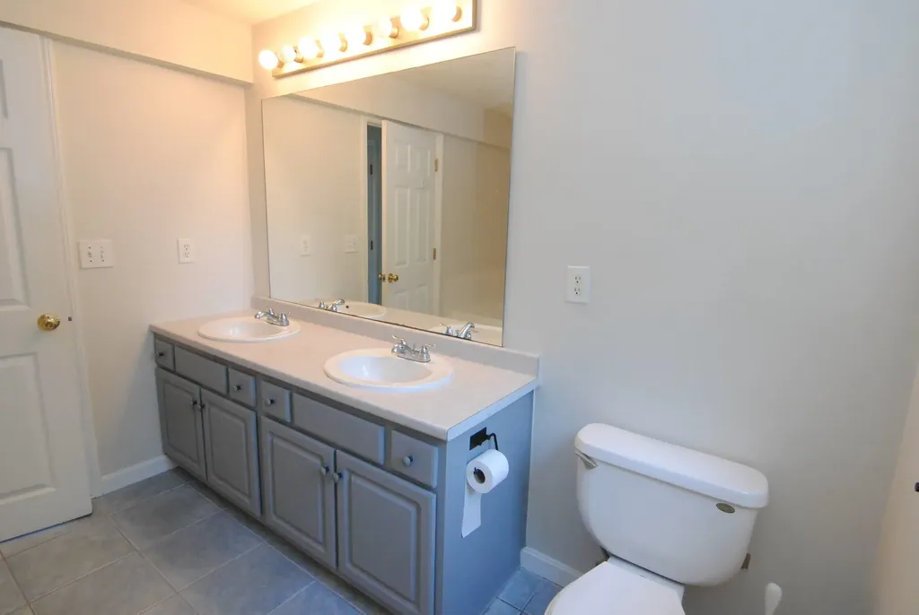 68 Georgetown Drive Nashua NH 03062