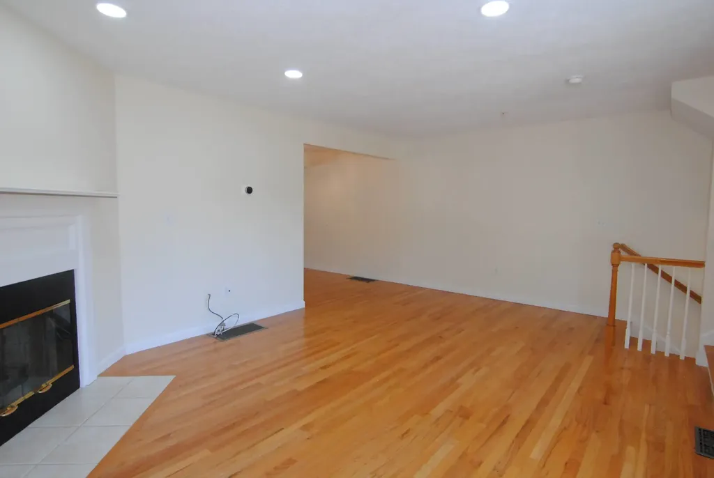 68 Georgetown Drive Nashua NH 03062