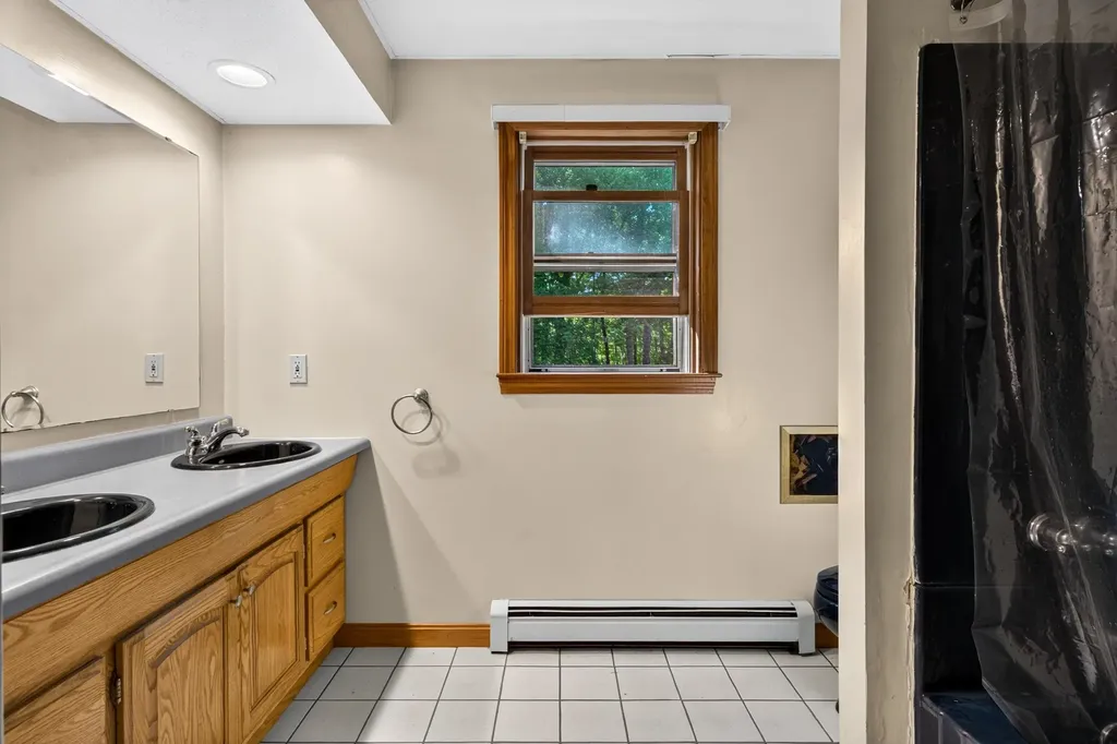 8 Raelynn Drive Derry NH 03038
