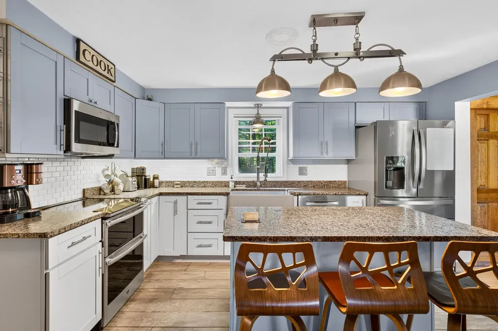 8 Raelynn Drive Derry NH 03038