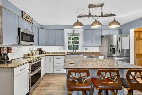 8 Raelynn Drive Derry NH 03038