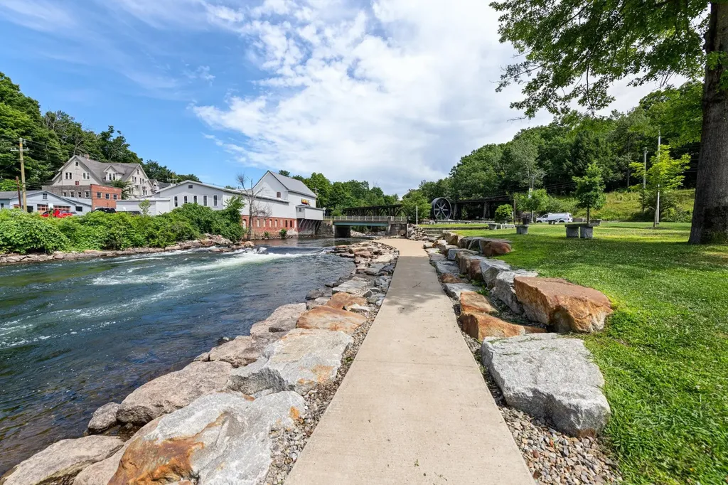 34 Pearl Street Franklin NH 03235