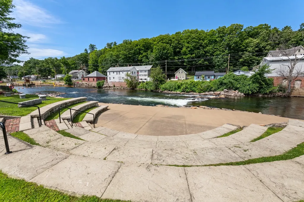 34 Pearl Street Franklin NH 03235
