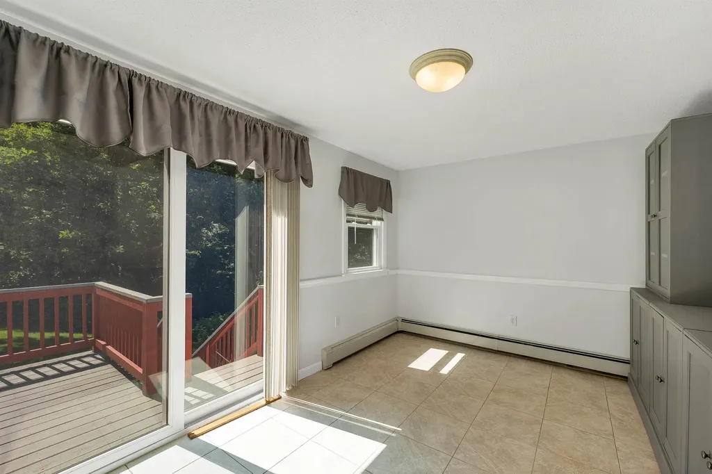 9 Bunker Hill Drive Londonderry NH 03053