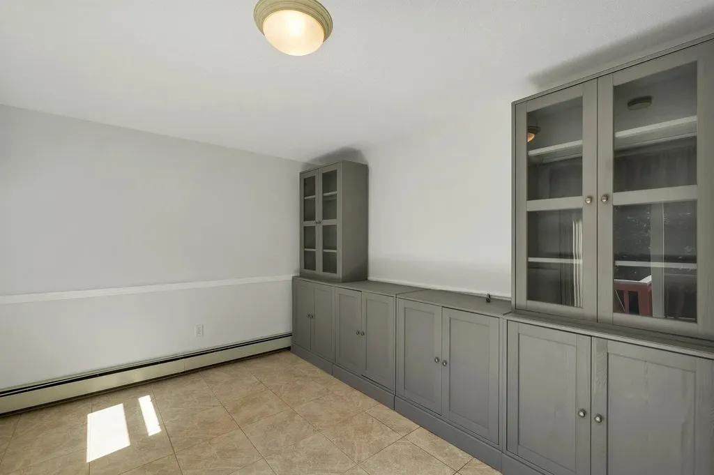 9 Bunker Hill Drive Londonderry NH 03053