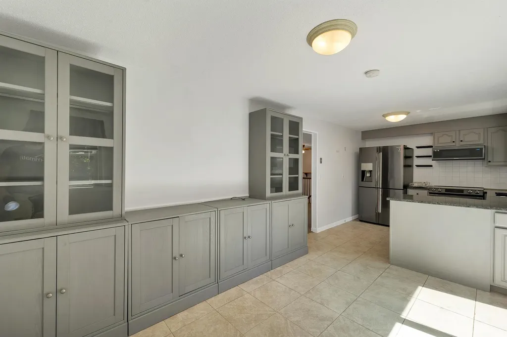 9 Bunker Hill Drive Londonderry NH 03053