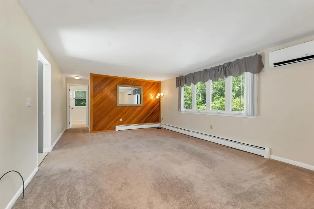 9 Bunker Hill Drive Londonderry NH 03053