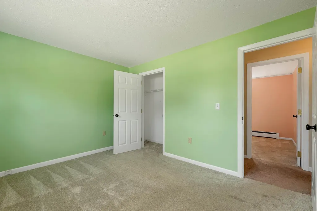 9 Bunker Hill Drive Londonderry NH 03053