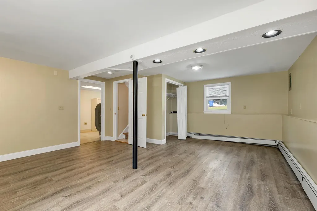 9 Bunker Hill Drive Londonderry NH 03053