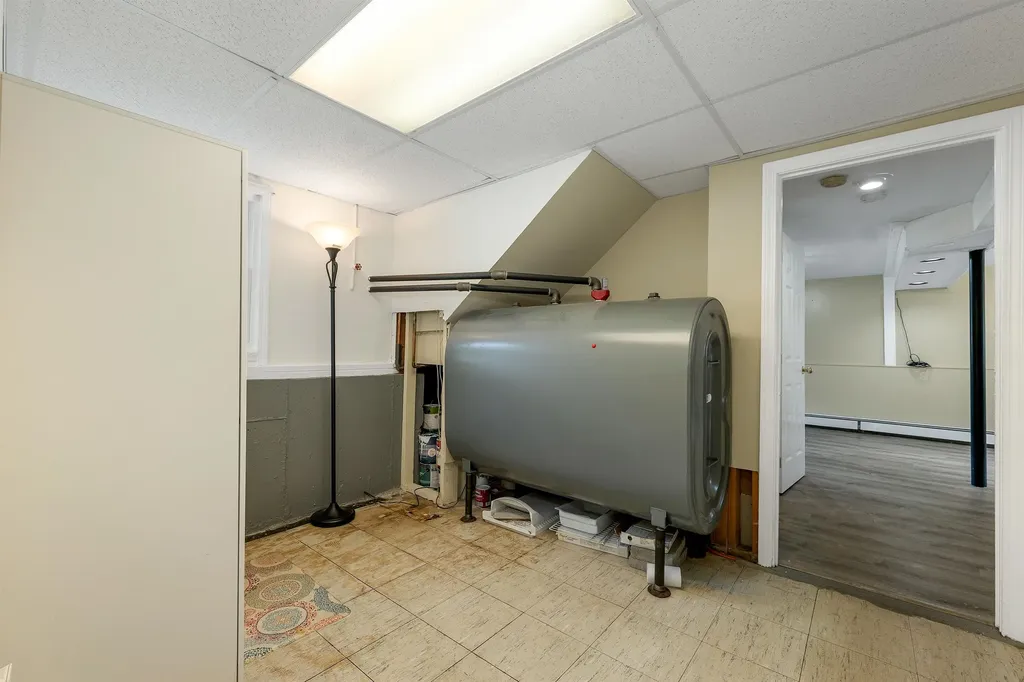 9 Bunker Hill Drive Londonderry NH 03053