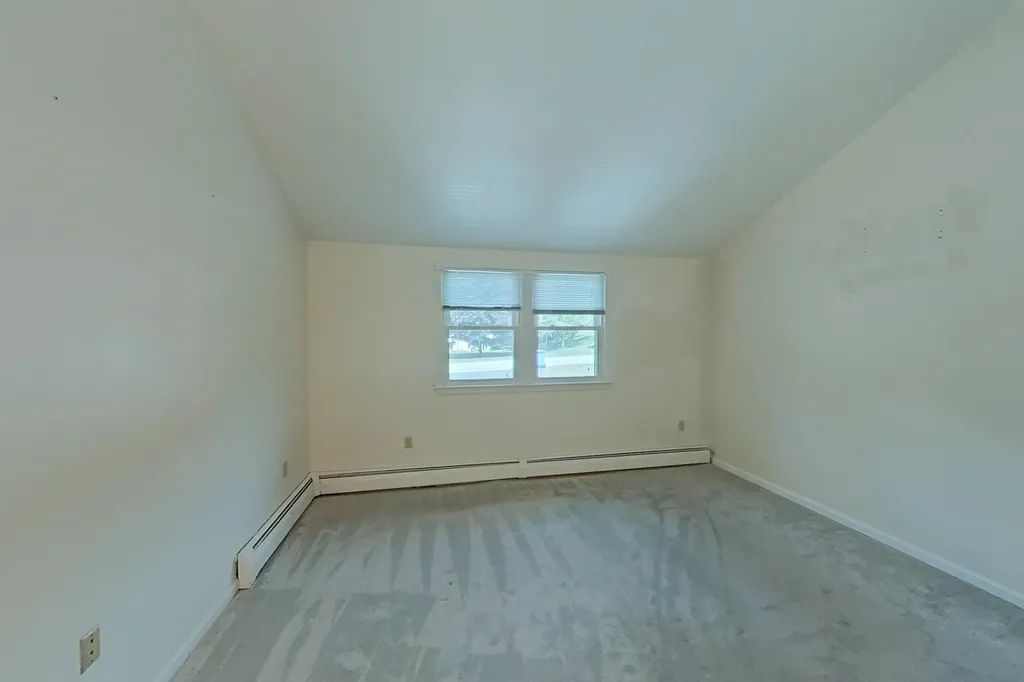 9 Bunker Hill Drive Londonderry NH 03053