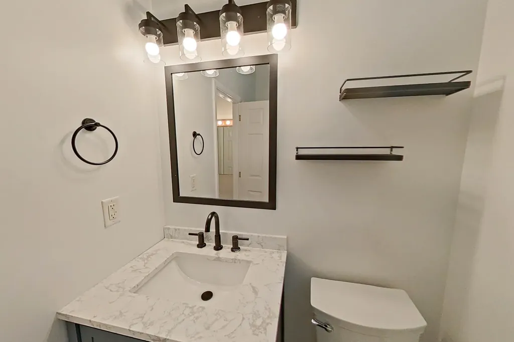9 Bunker Hill Drive Londonderry NH 03053