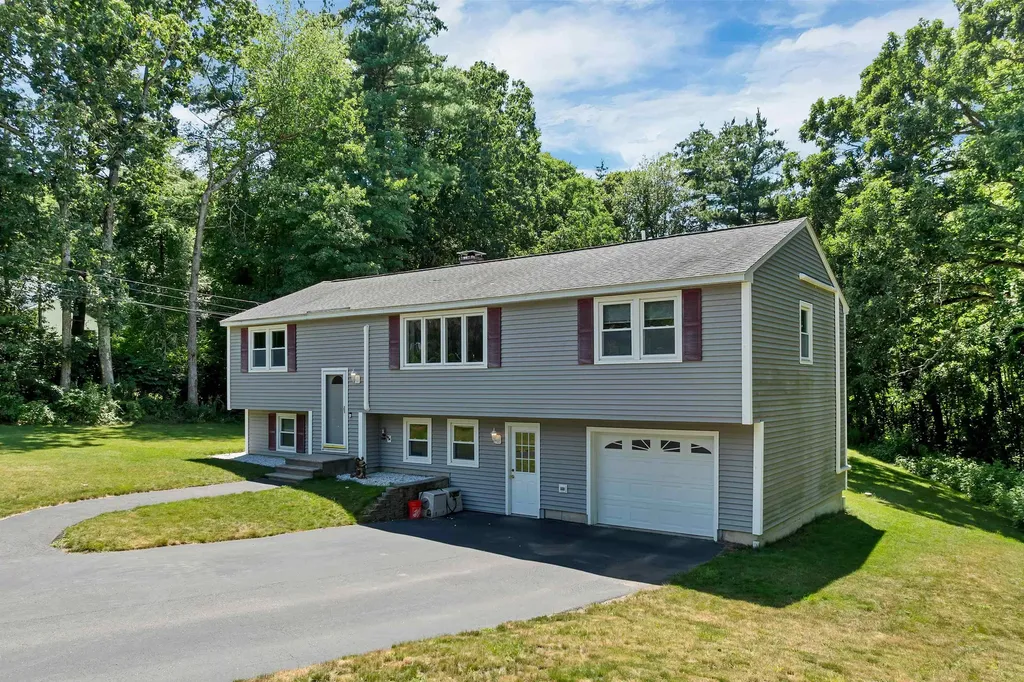 9 Bunker Hill Drive Londonderry NH 03053