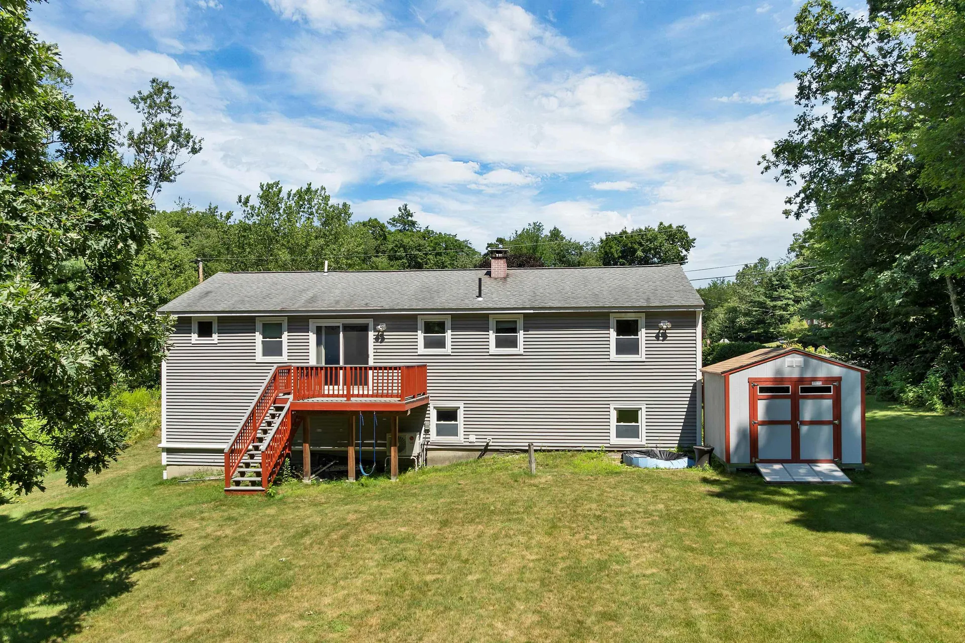 9 Bunker Hill Drive Londonderry NH 03053