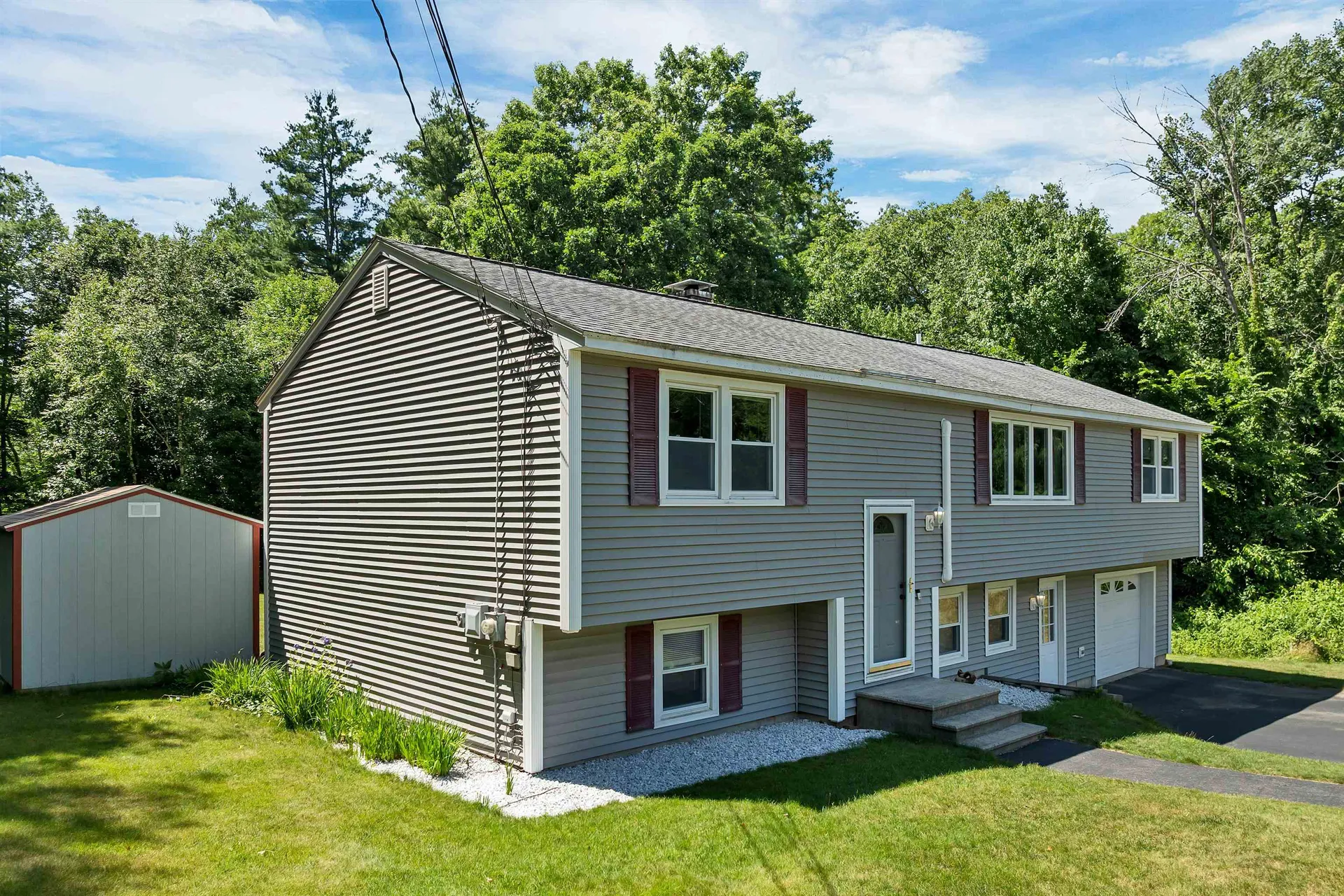 9 Bunker Hill Drive Londonderry NH 03053
