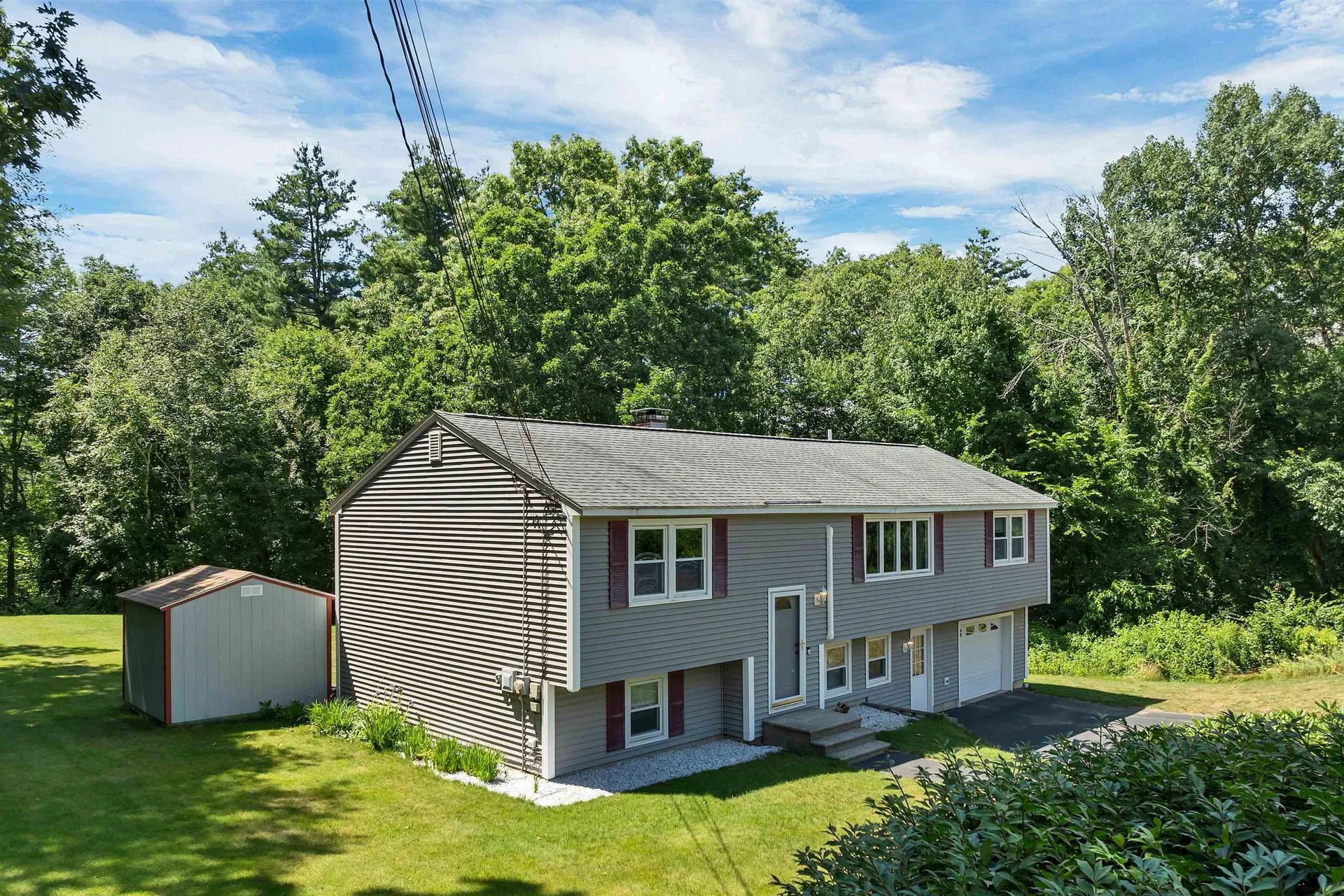 9 Bunker Hill Drive Londonderry NH 03053