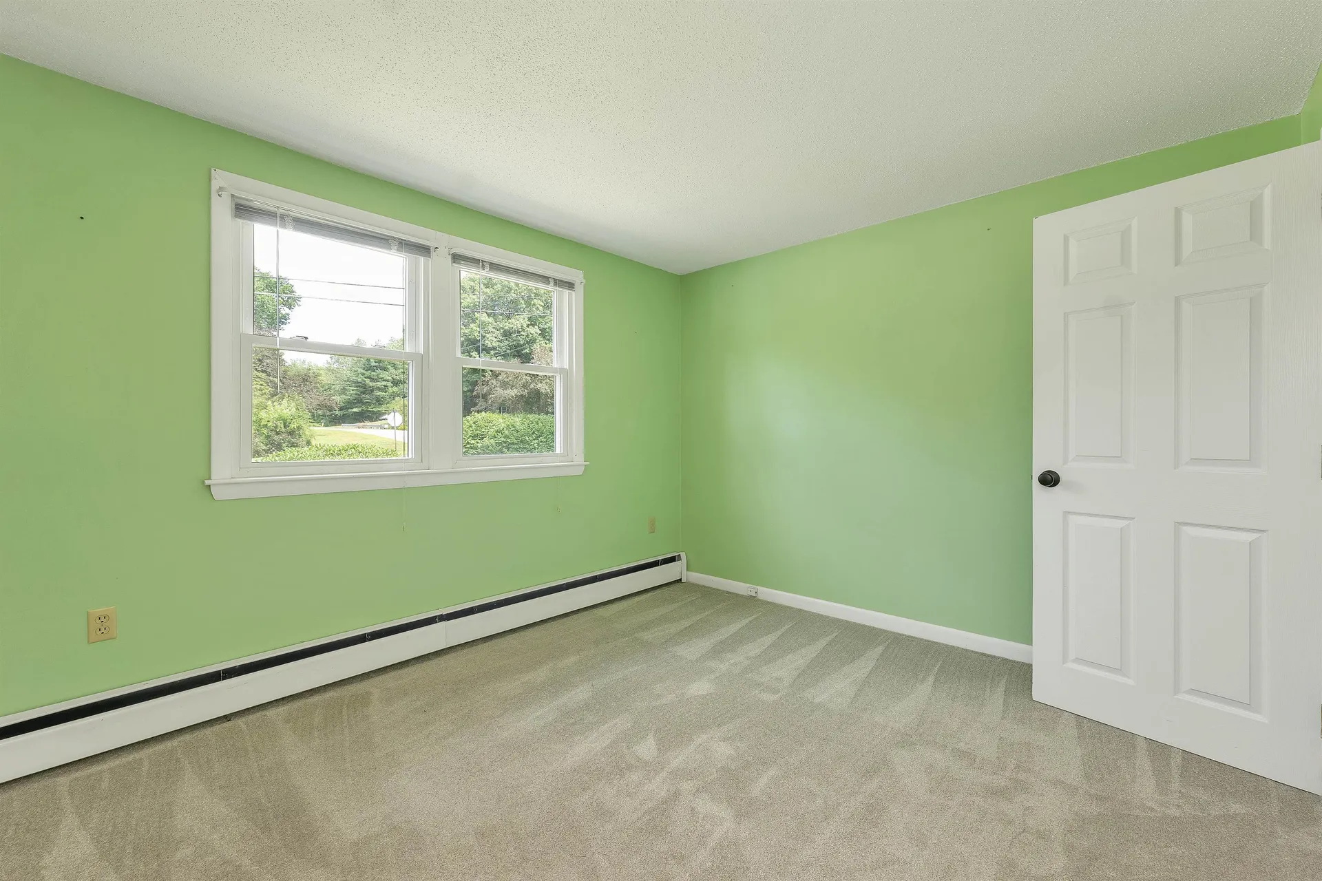 9 Bunker Hill Drive Londonderry NH 03053