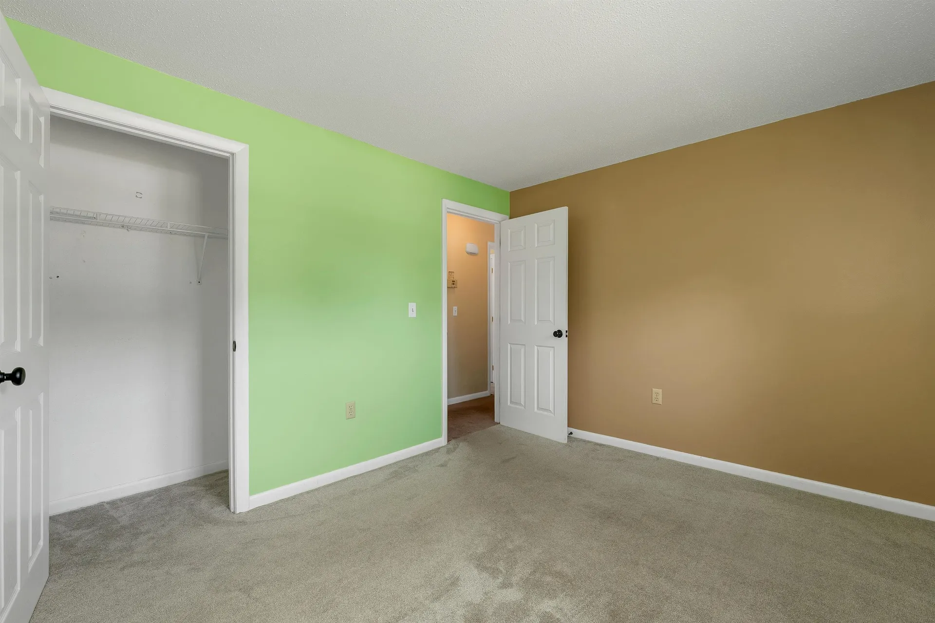 9 Bunker Hill Drive Londonderry NH 03053